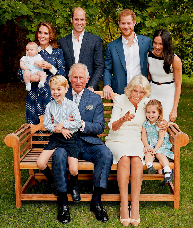 Члены королевской семьи на официальном портрете приуроченному 70-летию принца Чарльза, 5 сентября 2018 года в Лондоне, Англия