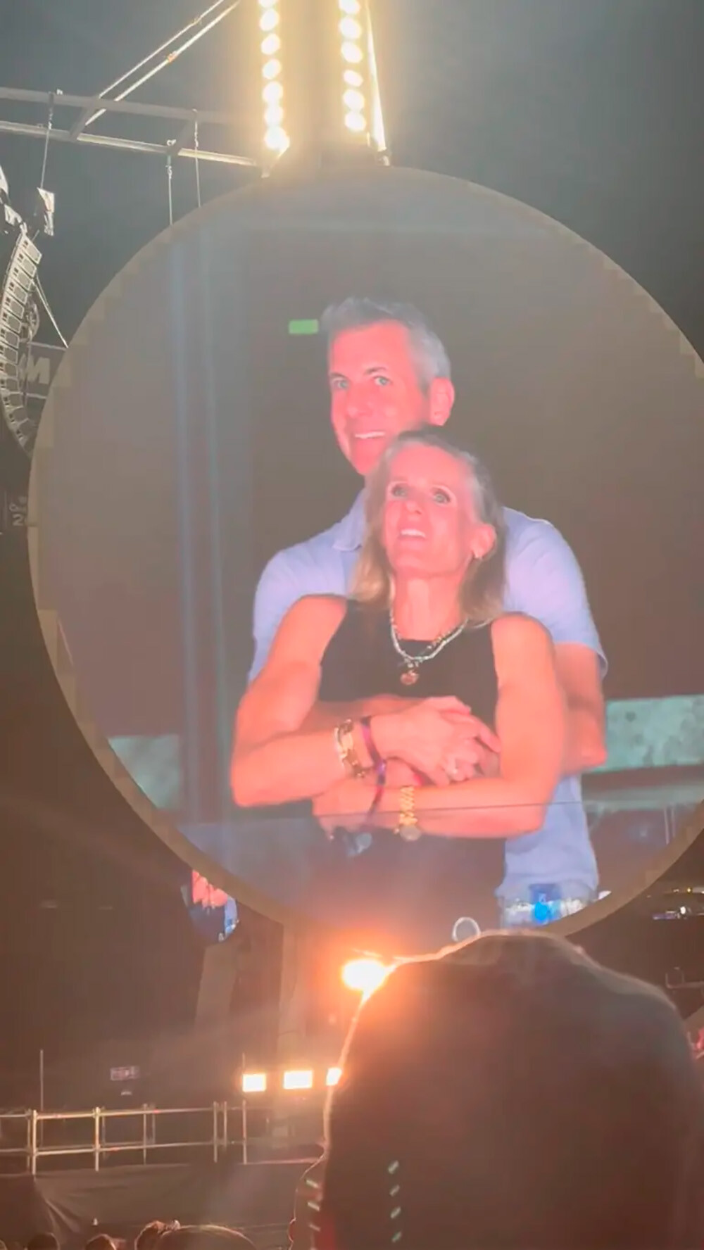 Фанатка Coldplay рассказала, сколько заработала на вирусном видео с любовниками на концерте