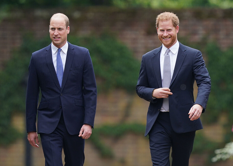 Принц Уильям и принц Гарри&nbsp;прибыли на открытие памятника своей матери принцессе Диане в Затонувшем саду Кенсингтонского дворца