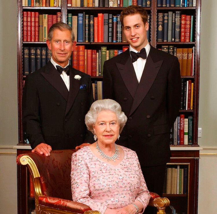 Семейный портрет с участием Елизаветы II, принца Чарльза и принца Уильяма