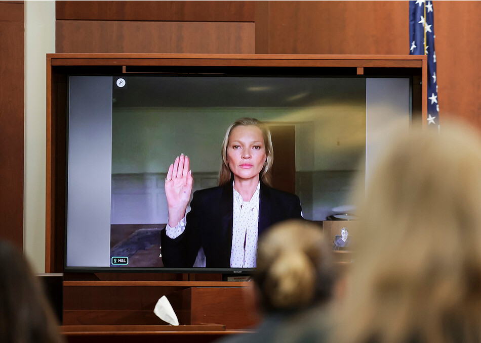 Кейт Мосс, даёт показания по видеосвязи во время судебного процесса Деппа по делу о клевете против его бывшей жены Эмбер Херд в окружном суде округа Фэрфакс в Фэрфаксе, штат Вирджиния, 25 мая 2022 года