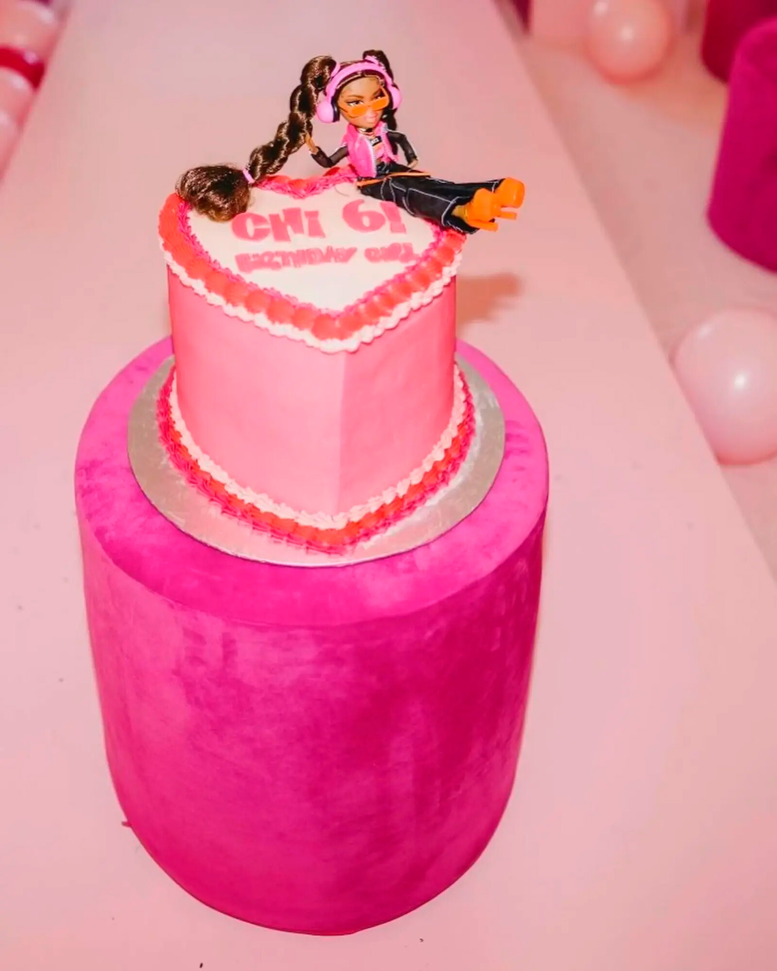 Ким Кардашьян поделилась фотографиями с празднования 6-летия её дочери Чикаго