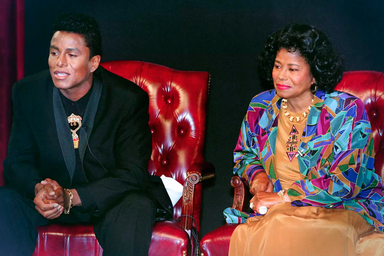 Джермейн Джексон и Кэтрин Джексон во время объявления о предстоящем специальном мероприятии по воссоединению семьи Джексонов &laquo;Jackson Family Honors&raquo;, 30 августа 1993 года