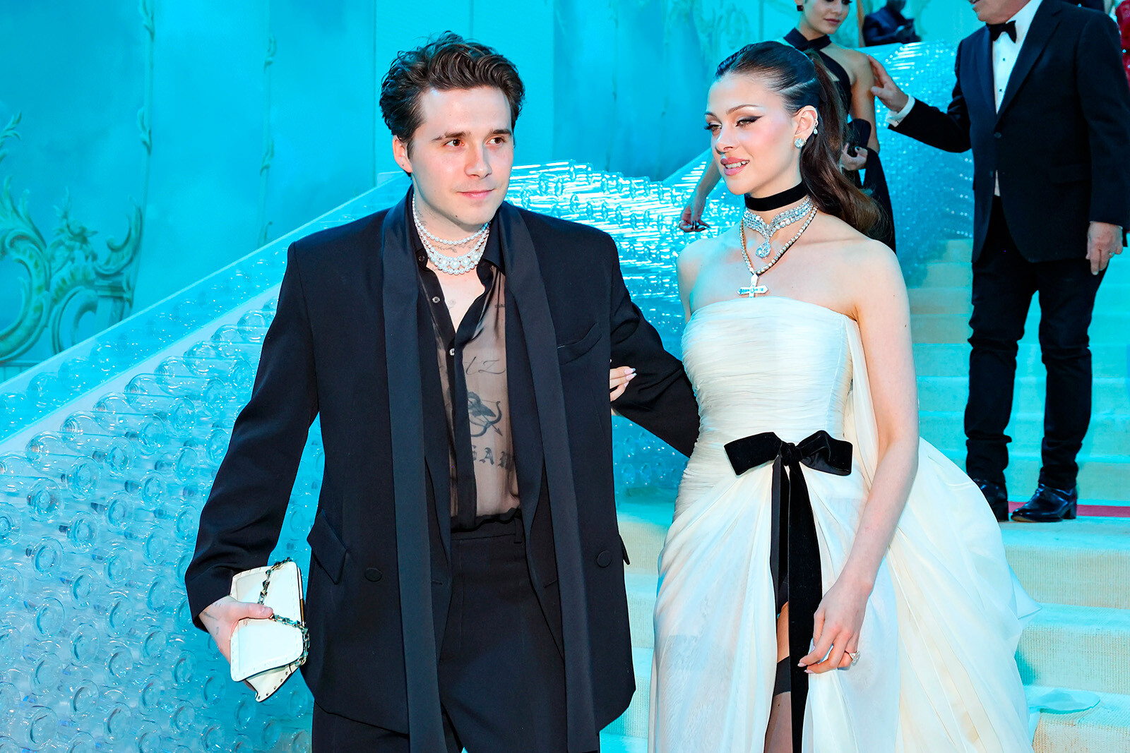 Бруклину Бекхэму и его жене Николе Пельтц отказали во входе в парижский ночной клуб на Неделе моды