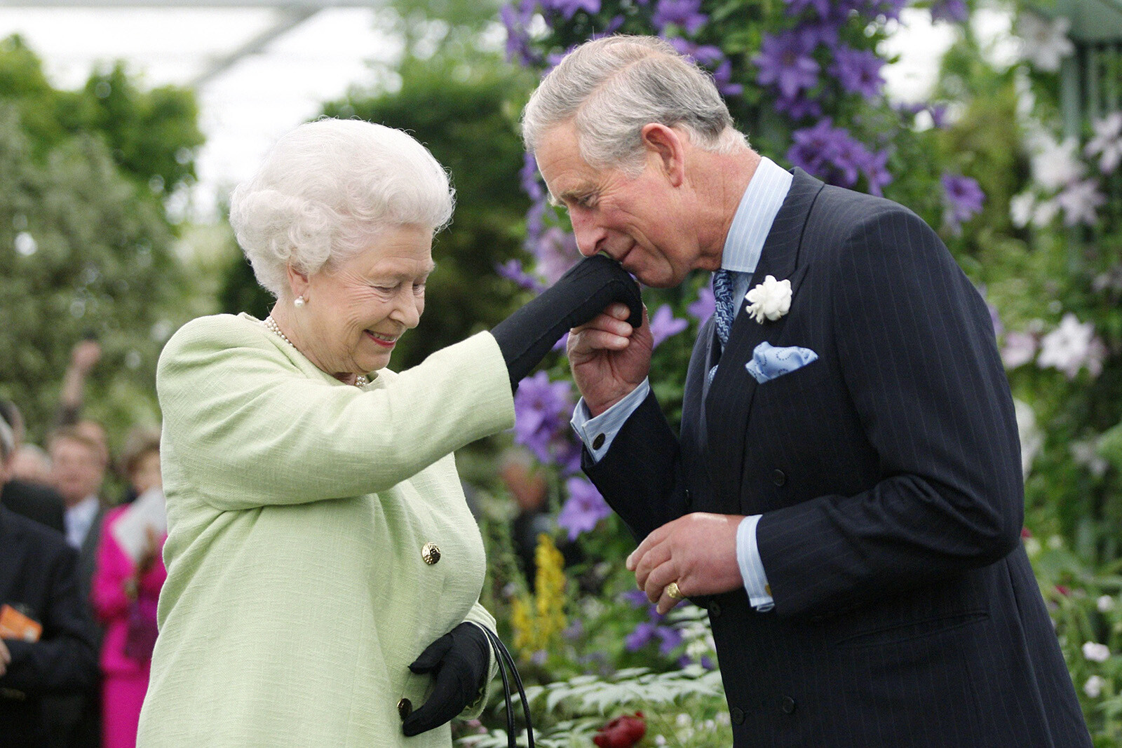 Король Карл III отдаёт дань уважения своей матери королеве Елизавете II в первую годовщину её смерти