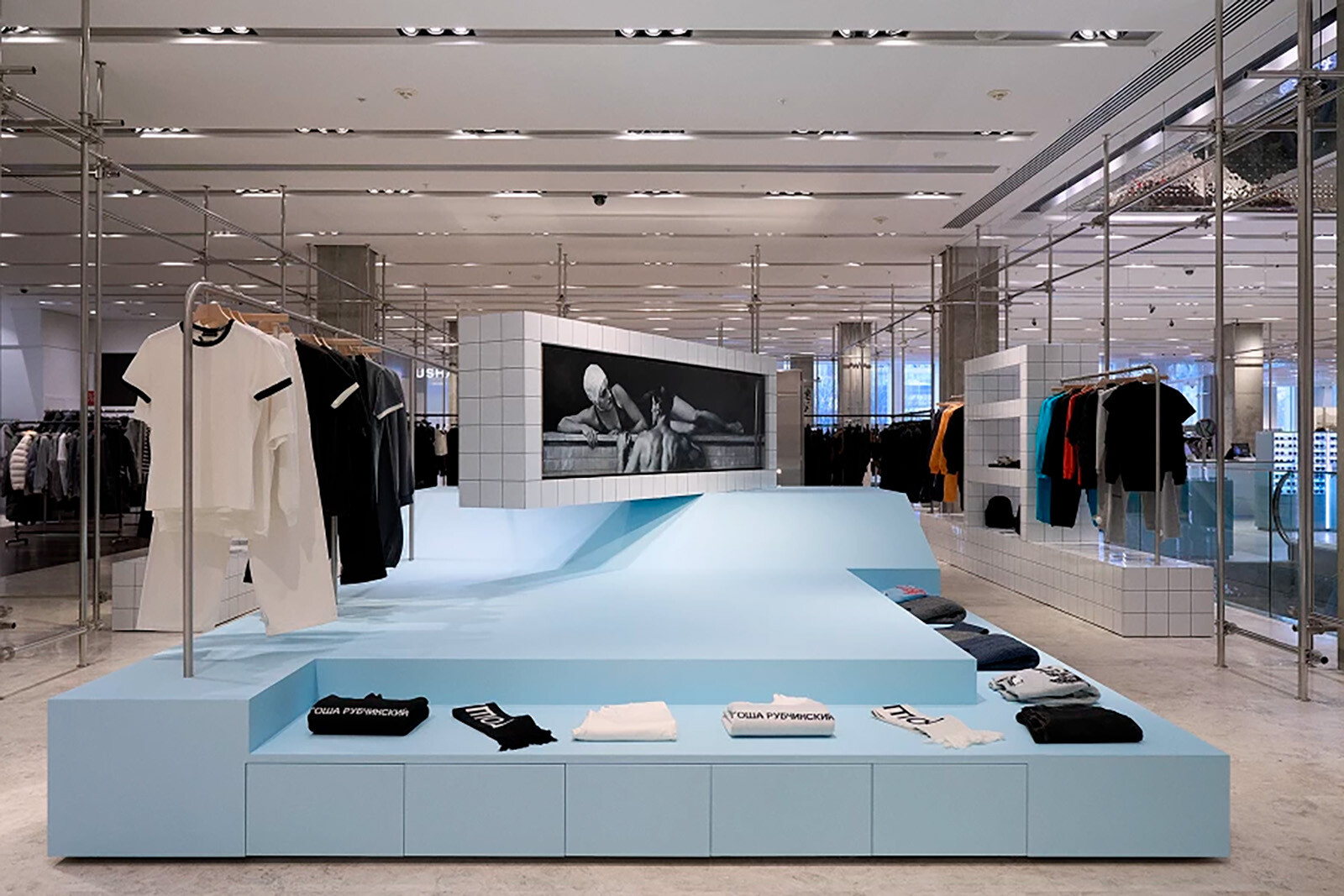 Бренд Гоши Рубчинского в ТЦ Цветном