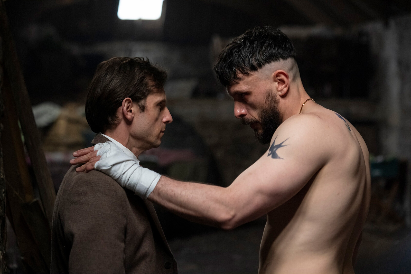 Кадр из сериала «Получеловек», 2026