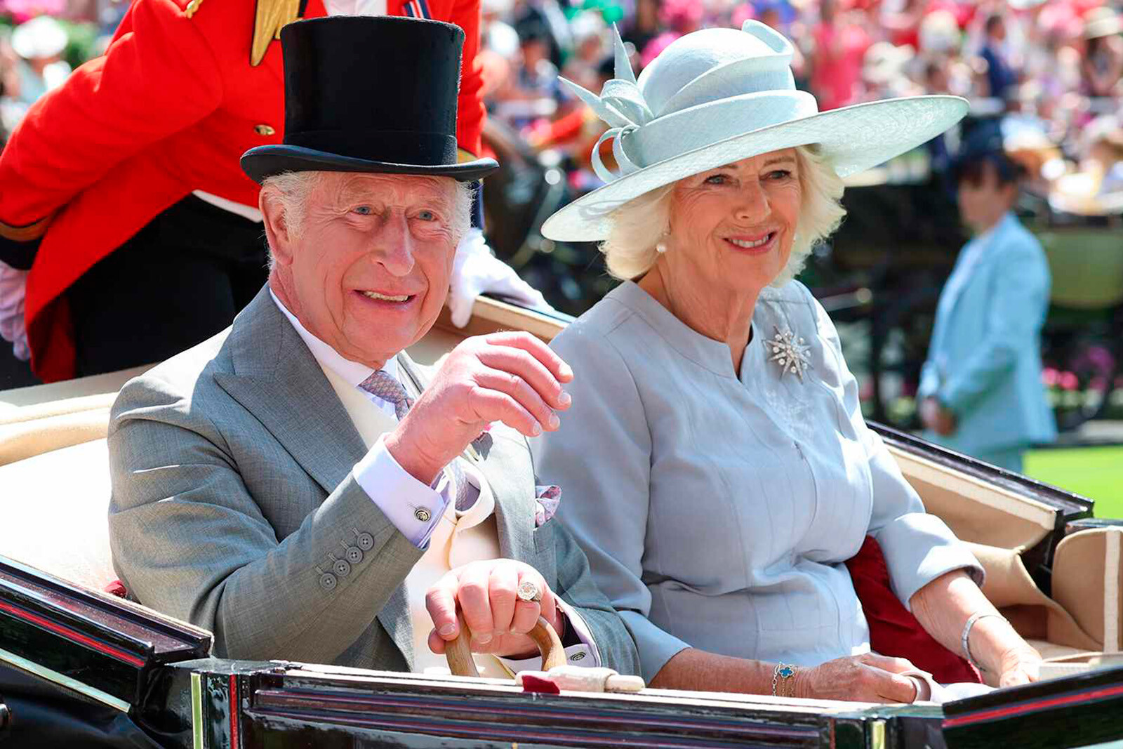 Король Карл III и королева Камилла на скачках&nbsp;Royal Ascot, 2025