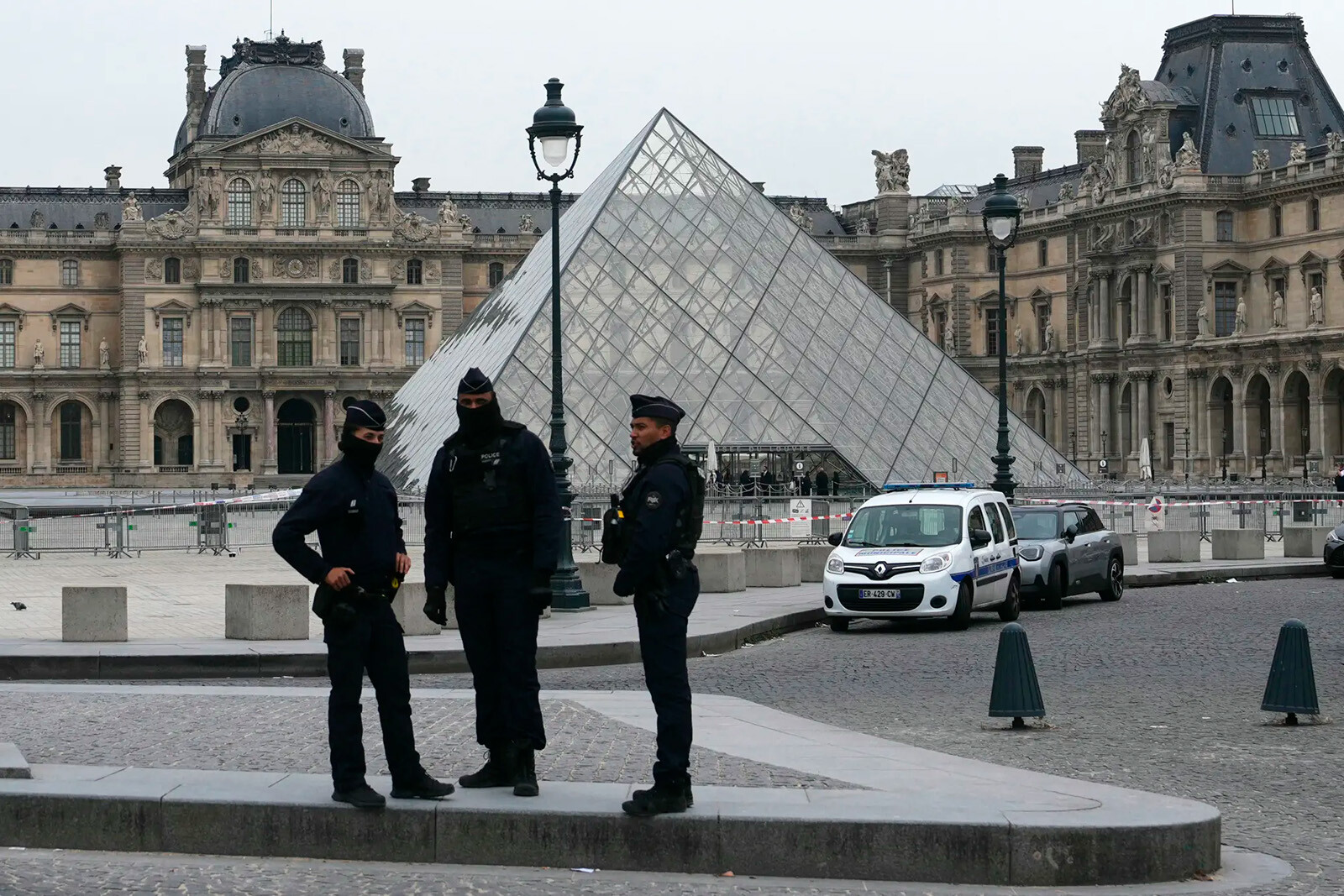 Лувр взялся за обновление системы безопасности