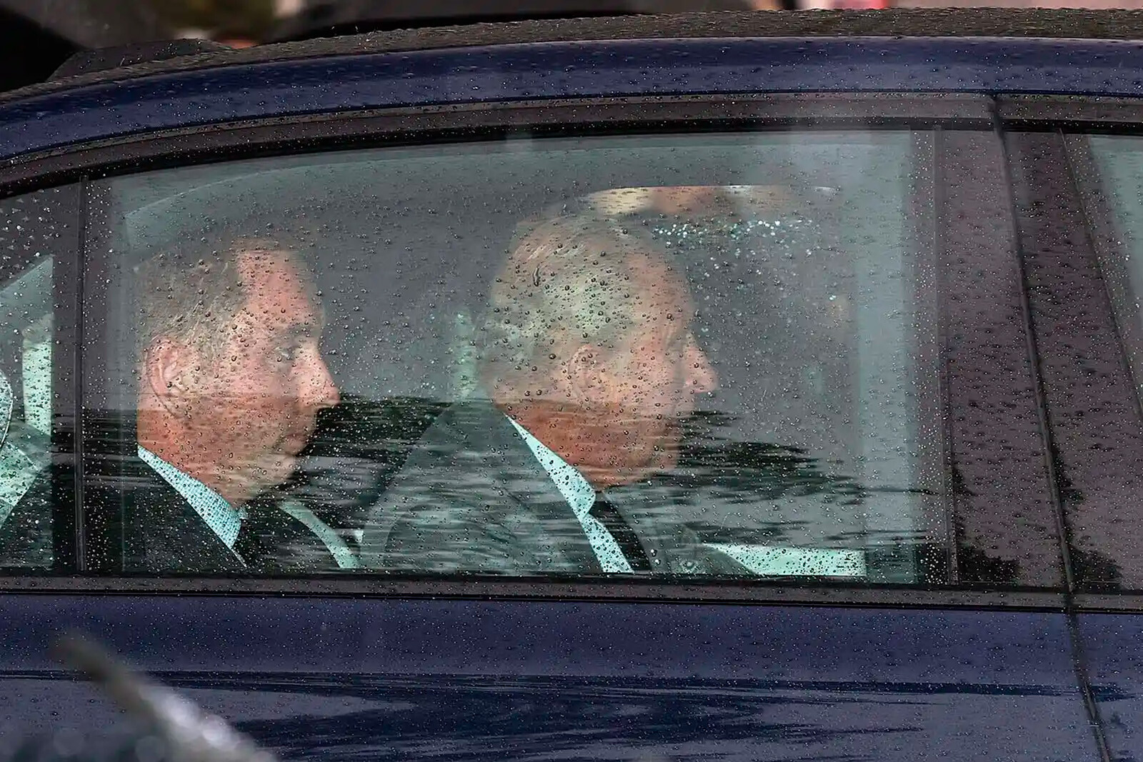 Король Карл III прибывает в Кларенс-хаус 10 сентября 2025 года в Лондоне