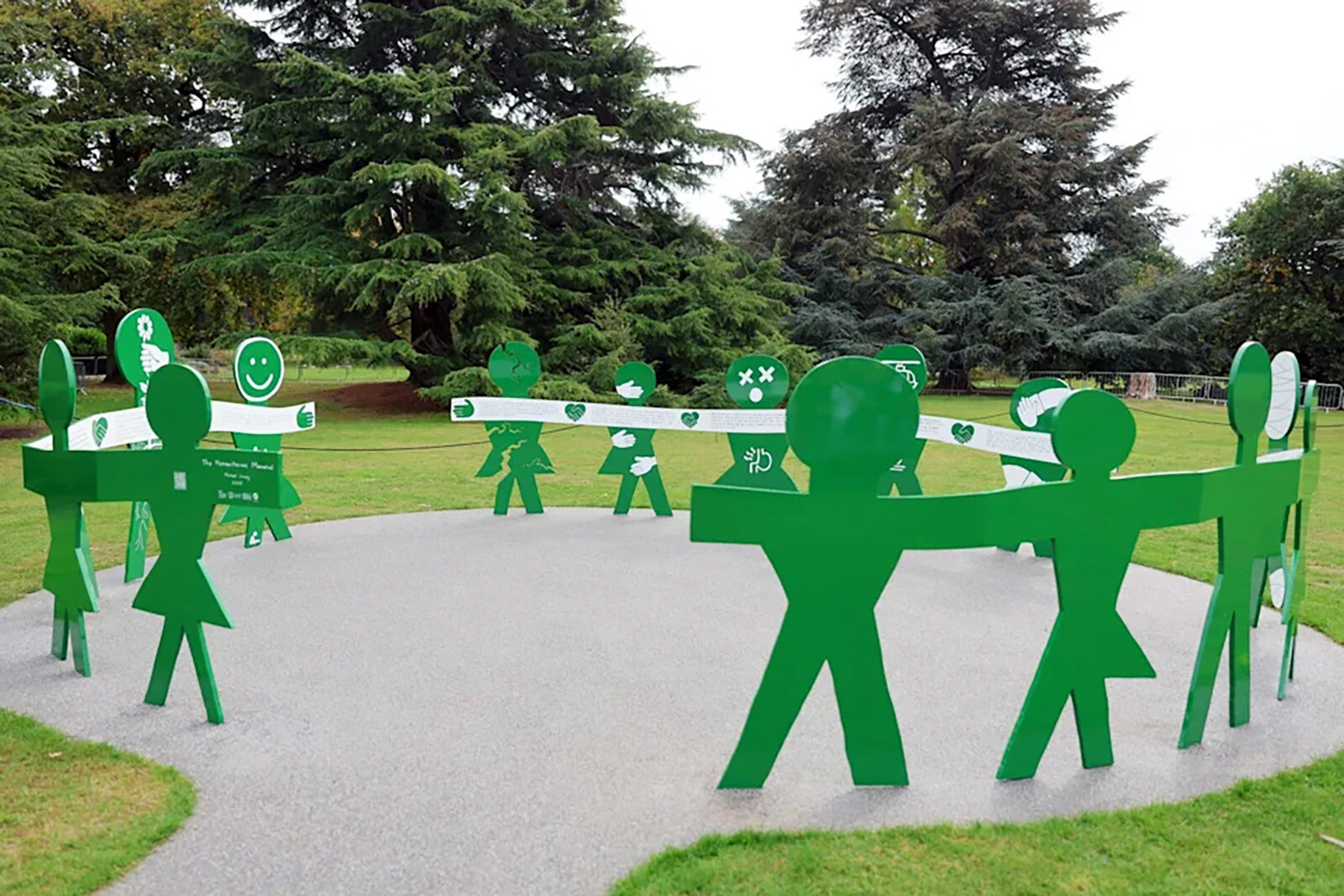 Принц Уильям открыл первый в мире памятник гуманитарным сотрудникам