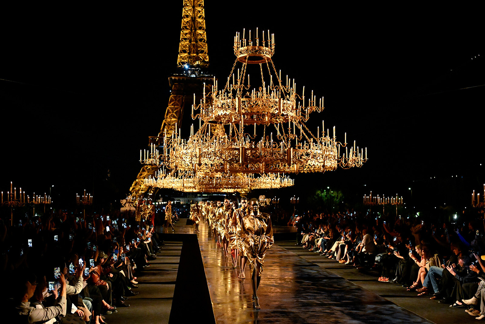 Saint Laurent весна-лето 2027: Энтони Ваккарелло устроил прощальный показ