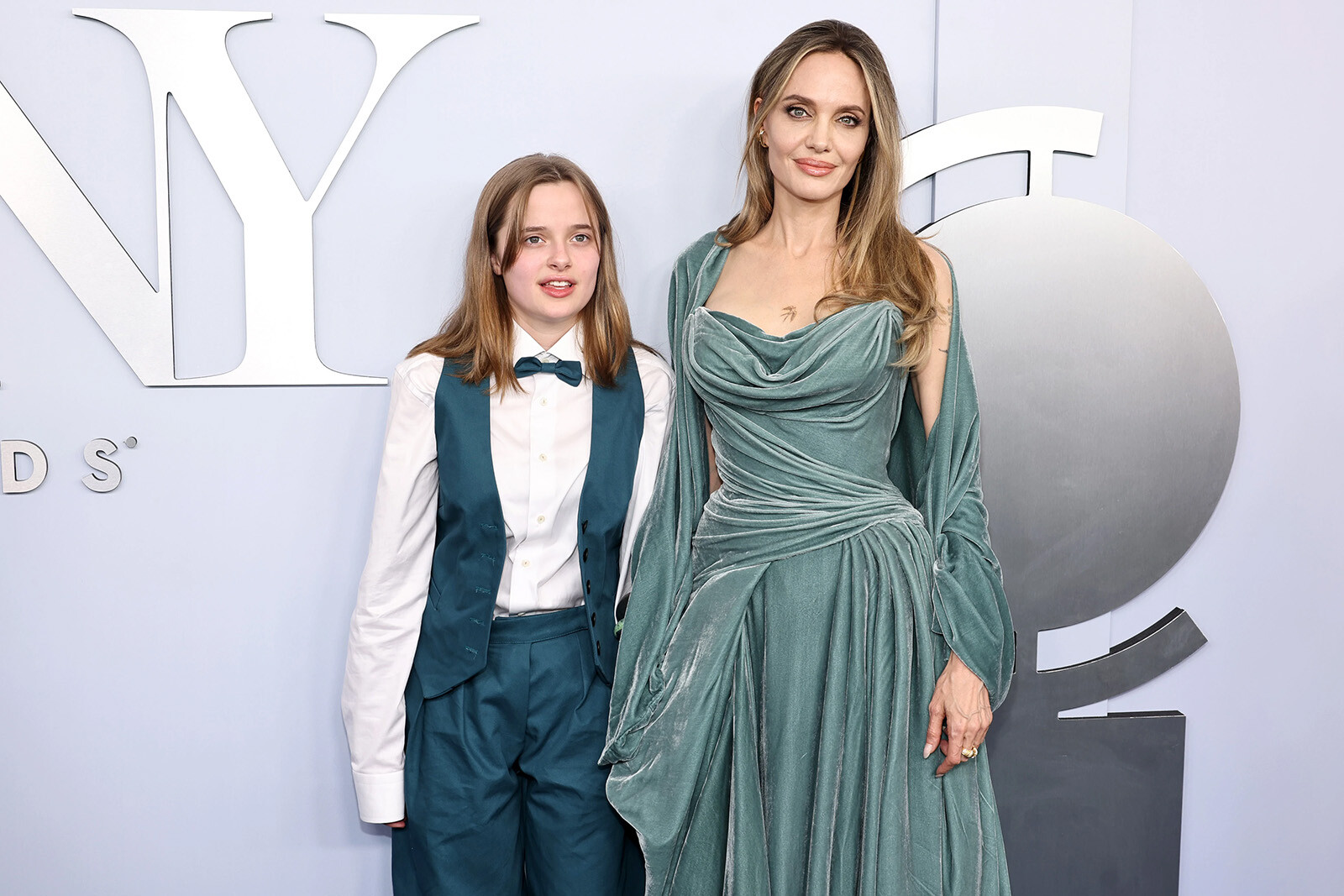 Дочь Брэда Питта Вивьен хочет официально отказаться от его фамилии