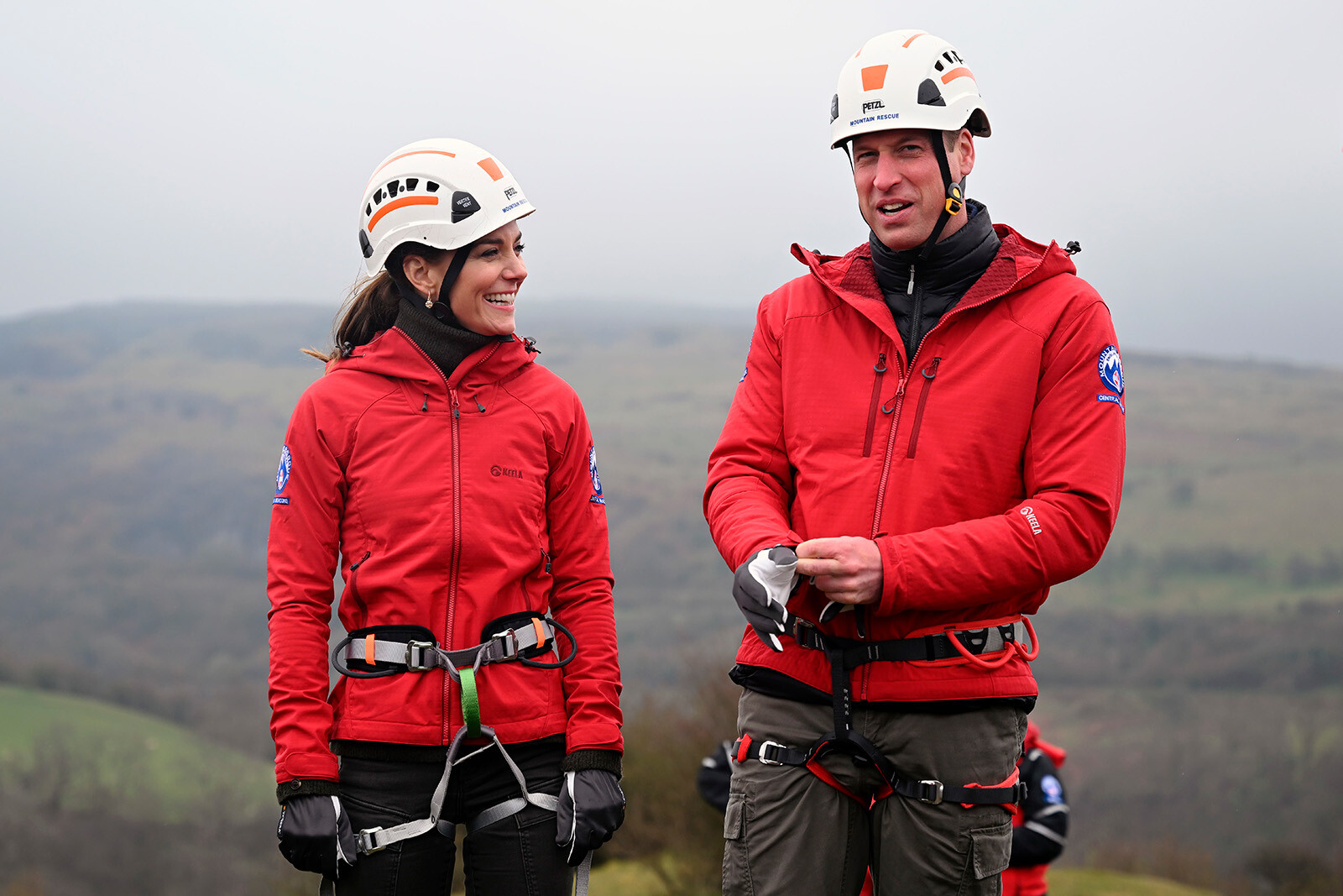 Влюблённые в горы: Кейт Миддлтон и принц Уильям стали героями обложки журнала Mountain Rescue