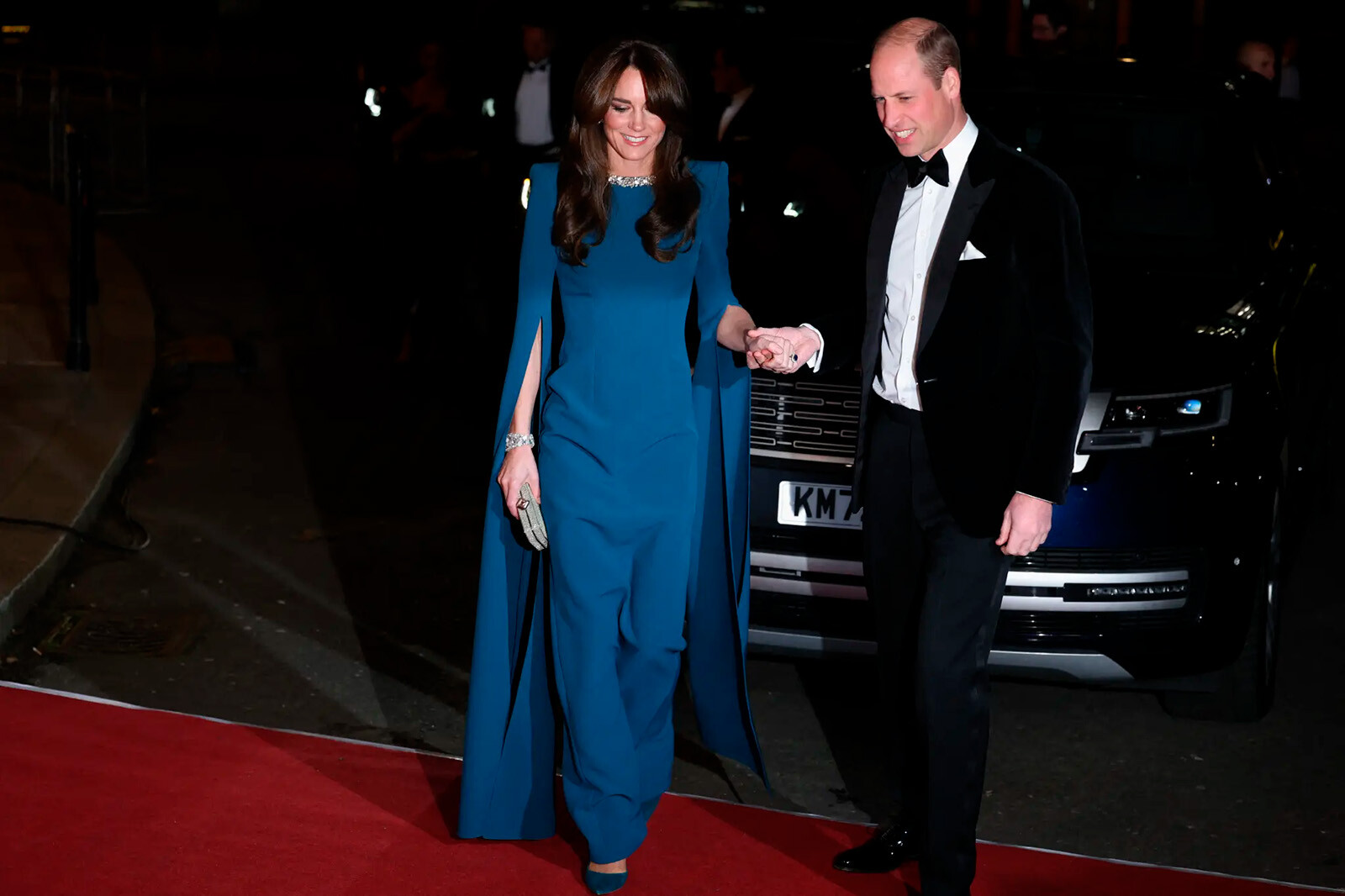 Кейт Миддлтон и принц Уильям игнорируют вопросы о скандальной книге