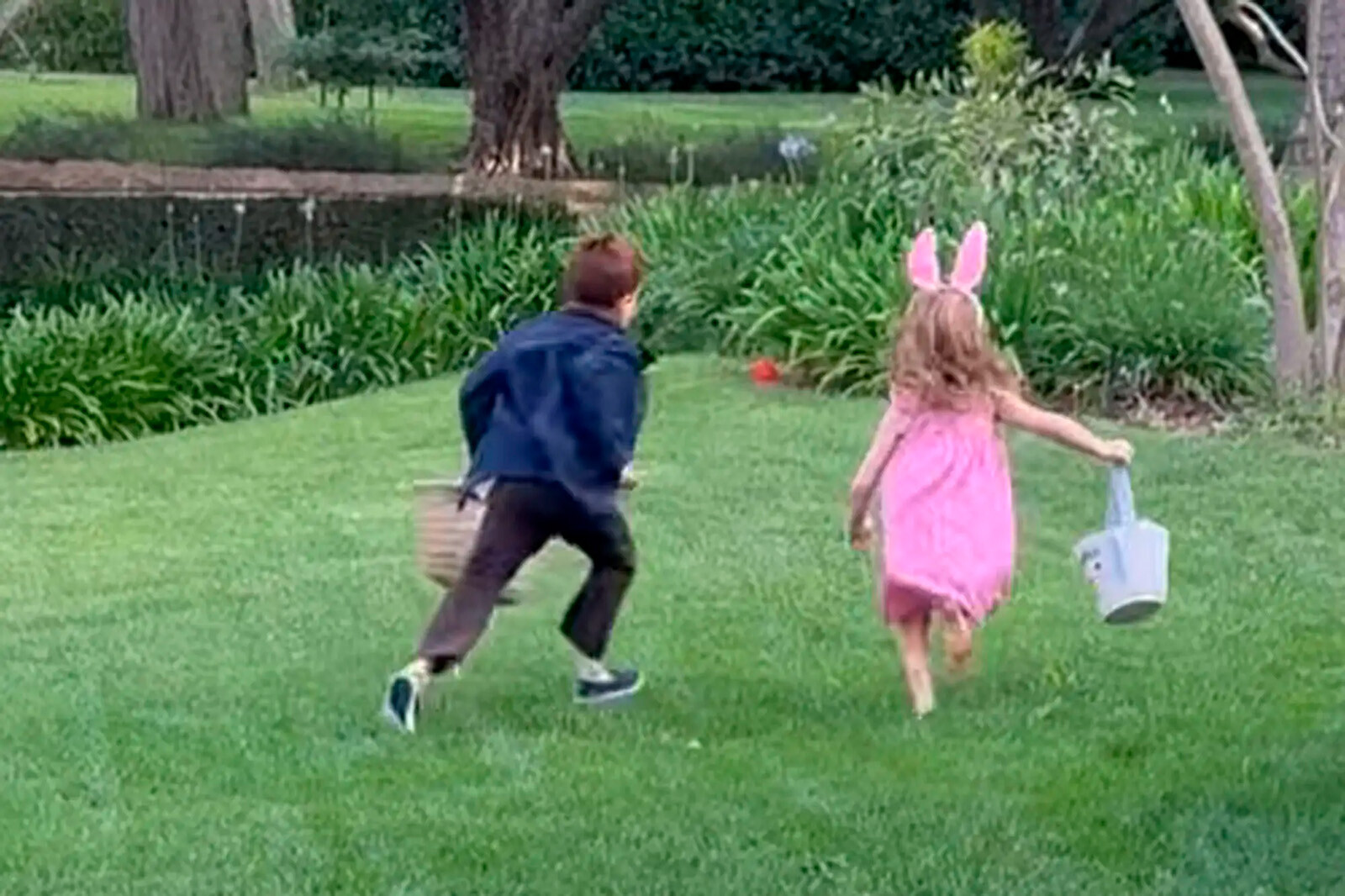 Принц Арчи и принцесса Лилибет на фотографии Меган Маркл от 5 апреля 2026 года