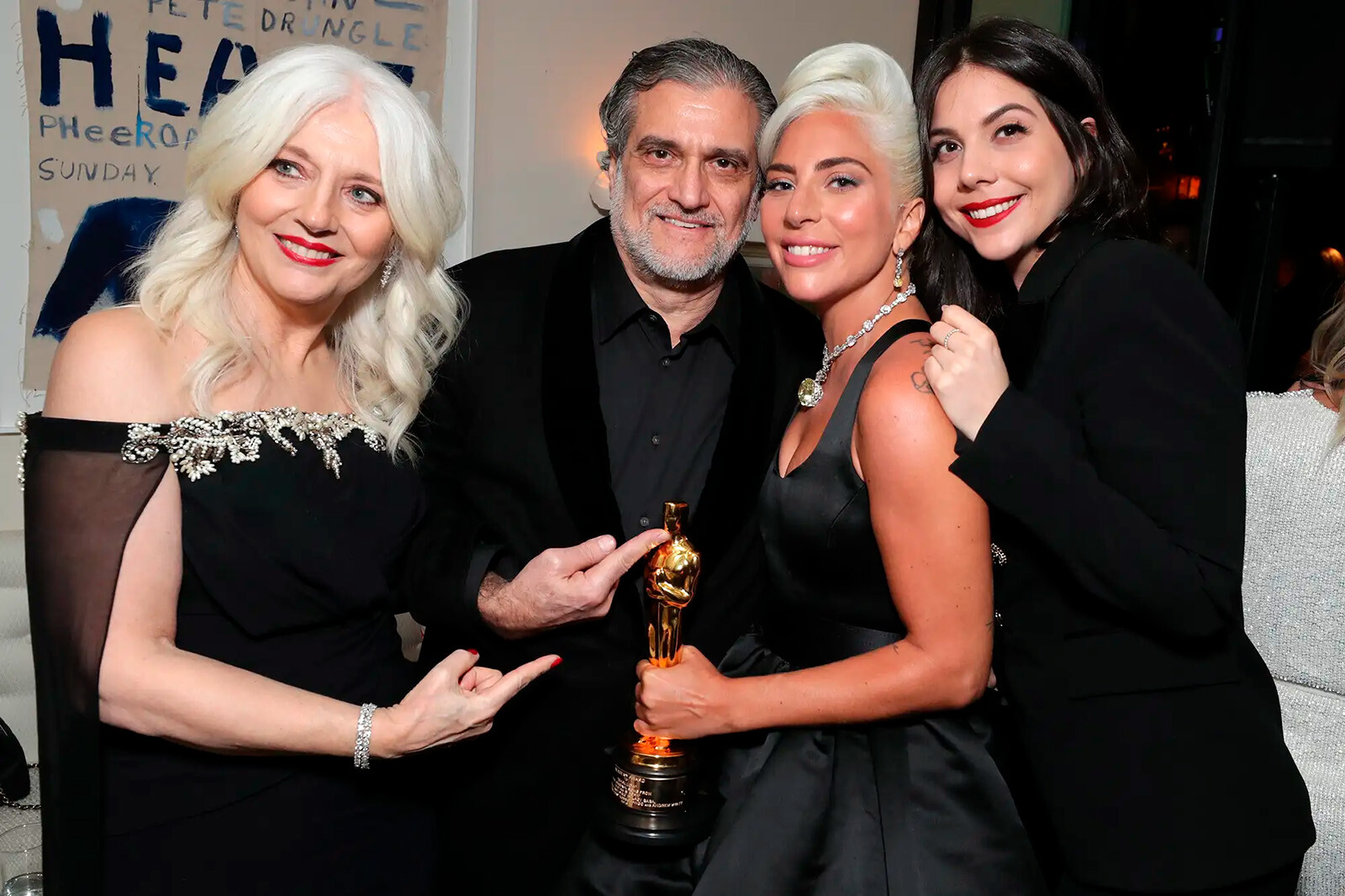 Джозеф Джерманотта, Леди Гага и Натали Джерманотта на вечеринке Warner Bros. по случаю вручения премии &laquo;Оскар&raquo; в Лос-Анджелесе, США, 24 февраля 2019 г.