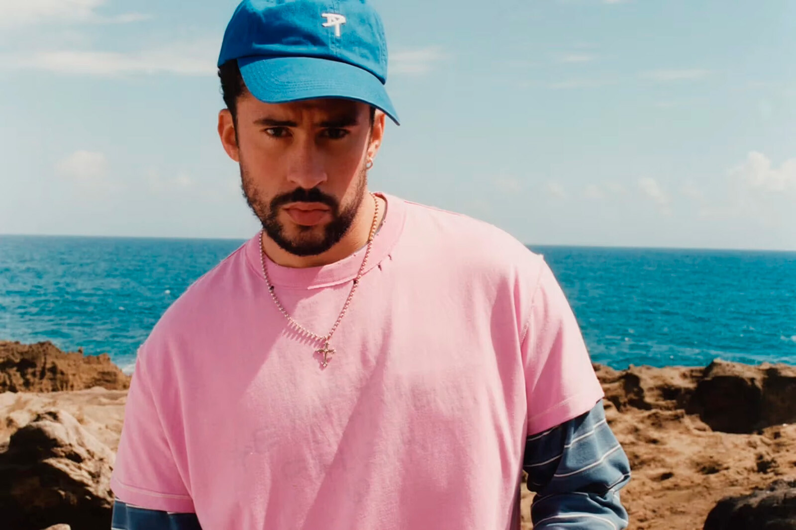 Zara показала первые кадры коллаборации с Bad Bunny