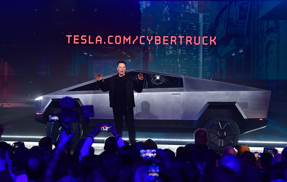Tesla начинает производство Cybertruck