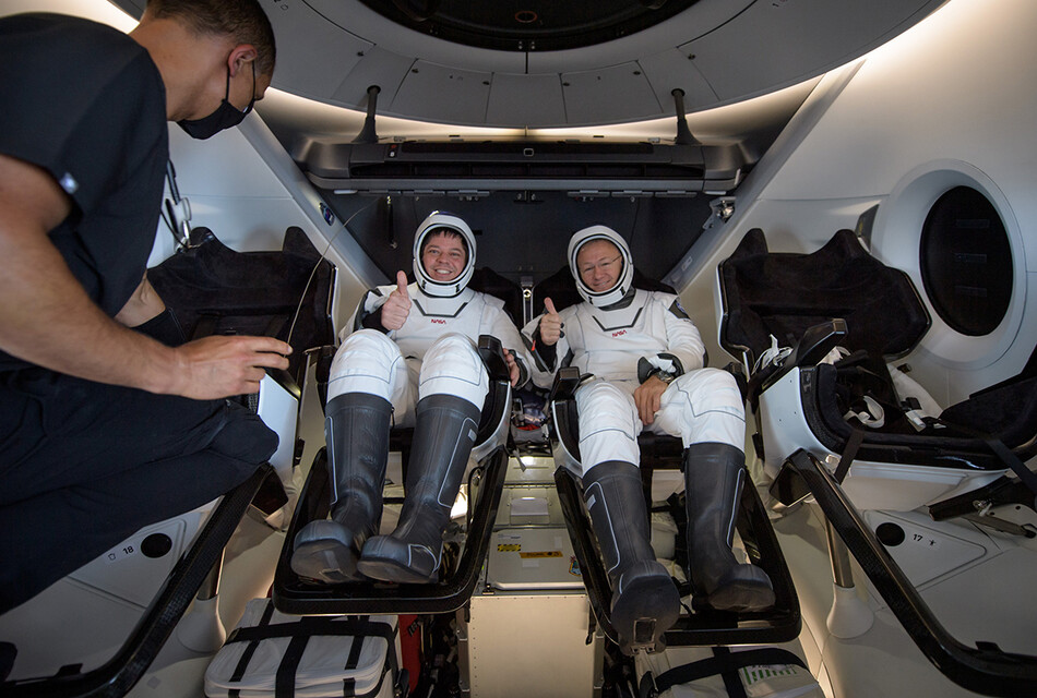 SpaceX Crew Dragon вернулся на Землю