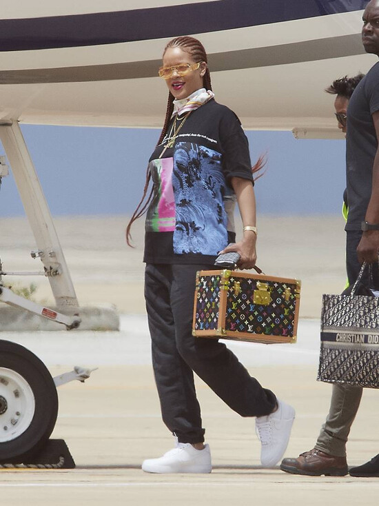 Рианна &ndash; страстная поклонница сумок Louis Vuitton