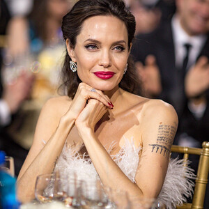 Анджелина Джоли хочет продать свою долю в винодельческой компании, которой она владеет вместе с Брэдом Питтом