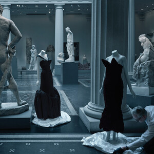 Экспонаты выставки About Time: Fashion and Duration в Метрополитен-музее можно увидеть онлайн