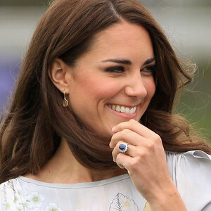 Кейт Миддлтон изменила кольцо принцессы Дианы, которое принц Уильям подарил ей в день предложения руки и сердца