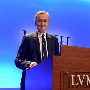 LVMH закупит для Франции 40 миллионов защитных масок и респираторов