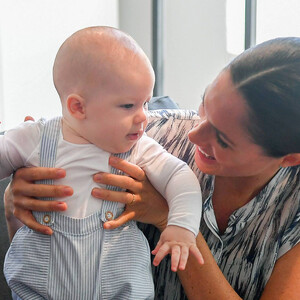 Всей семьёй: Меган Маркл и принц Гарри отметили первый праздник с малышкой Лилибет