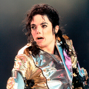 Майкл Джексон использовал 19 поддельных удостоверений личности, чтобы получить наркотики