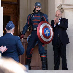 Фанаты Вселенной Marvel возмущены новым Капитаном Америка в сериале «Сокол и Зимний солдат»
