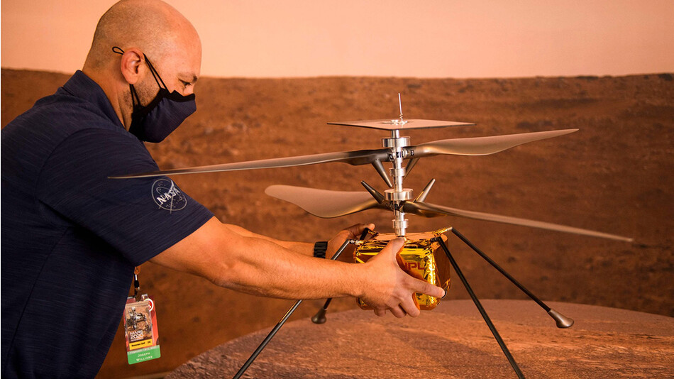 Вертолёт NASA совершил полёт над Марсом