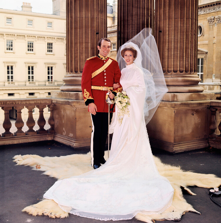 Официальный свадебный портрет королевской принцессы Анны и Марка Филлипса в Букингемском дворце, 14 декабря 1973 года, Лондон, Англия
