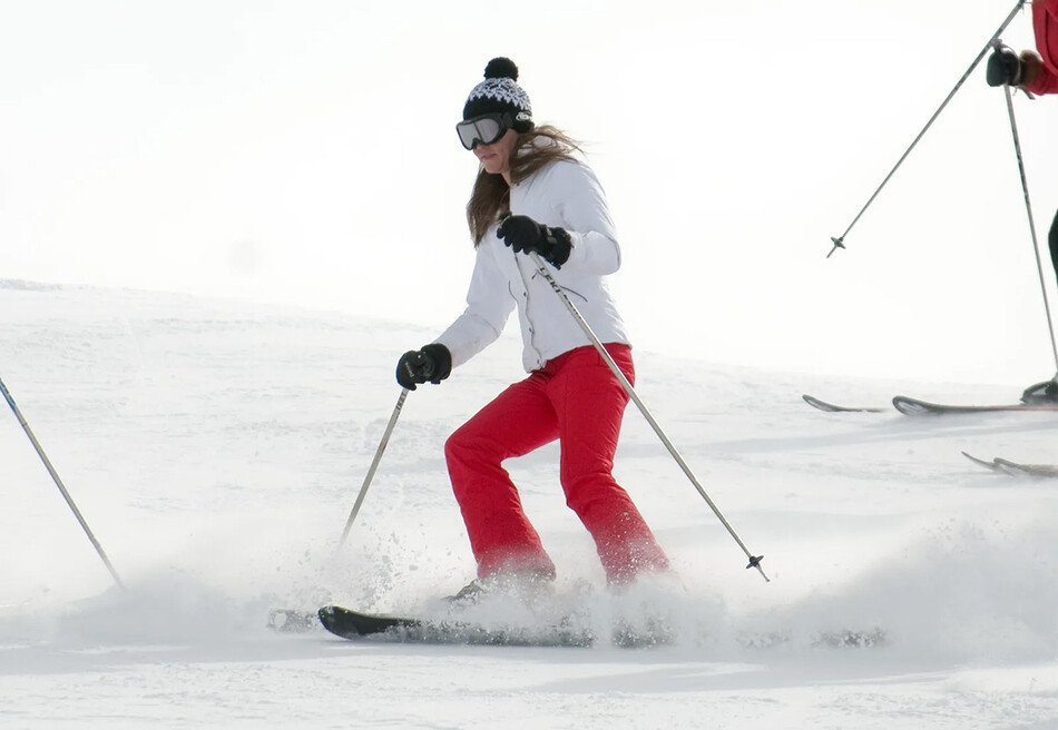 Кейт Миддлтон во время спуска со склонов горнолыжного курорта Куршевель в 2010 году, Франция