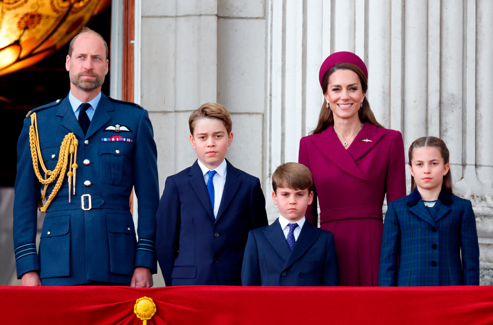 Кейт Миддлтон и принц Уильям поделились новым семейным рождественским фото