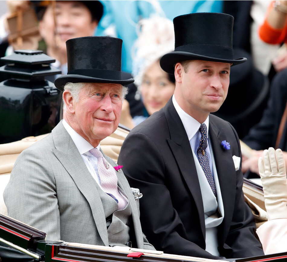 Принц Чарльз и принц Уильямидут во время процессии Ордена подвязки в Виндзорском замке 18 июня 2018 года в Виндзоре, Англия