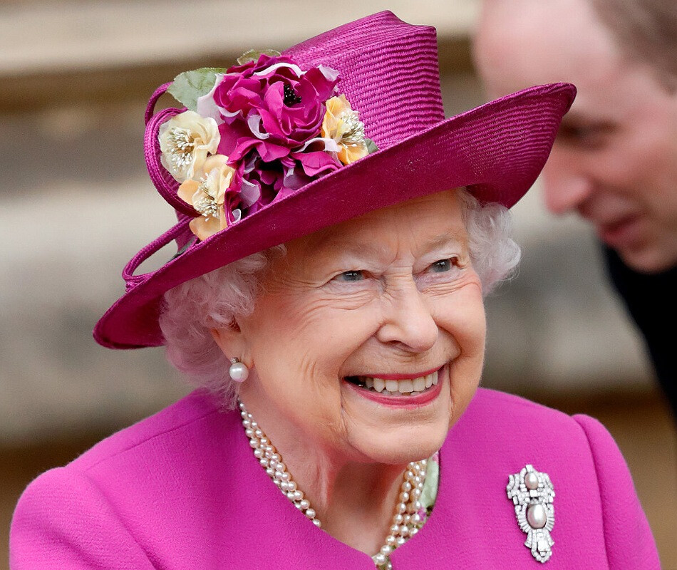Королева Елизавета II спасается бегством от аномальной жары Лондона в прохладном Балморале