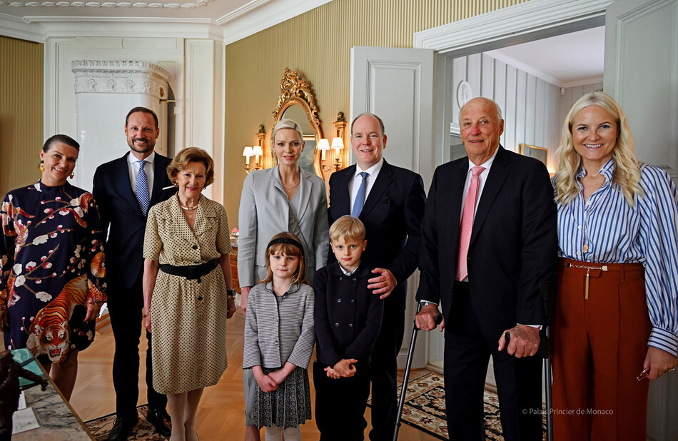Принц Альберт II и принцесса Шарлен были гостями короля Норвегии Харальда V и королевы Сони в их частной резиденции