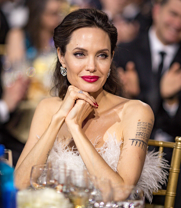 Анджелина Джоли хочет продать свою долю в винодельческой компании