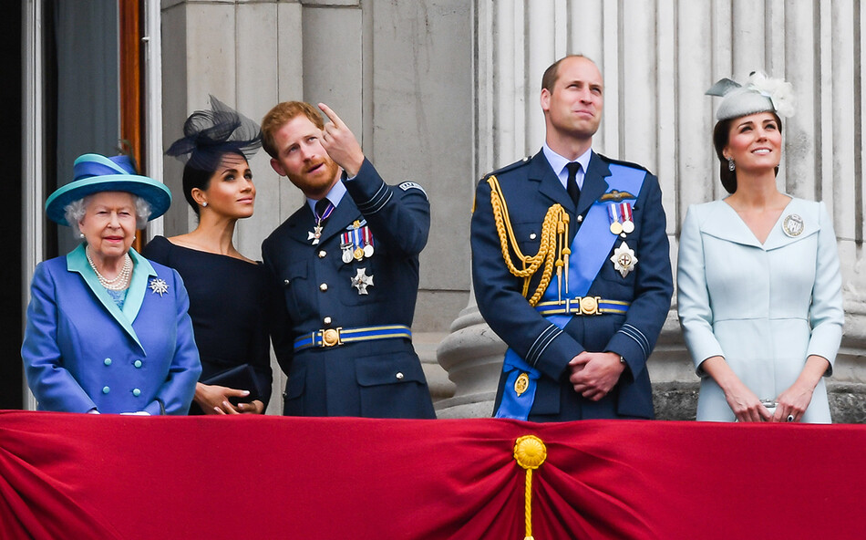  Елизавета II пригласила принца Гарри и Меган Маркл присутствовать на балконе Букингемского дворца