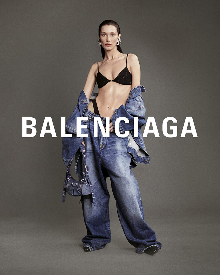 Белла Хадид снялась топлес для новой кампании Balenciaga