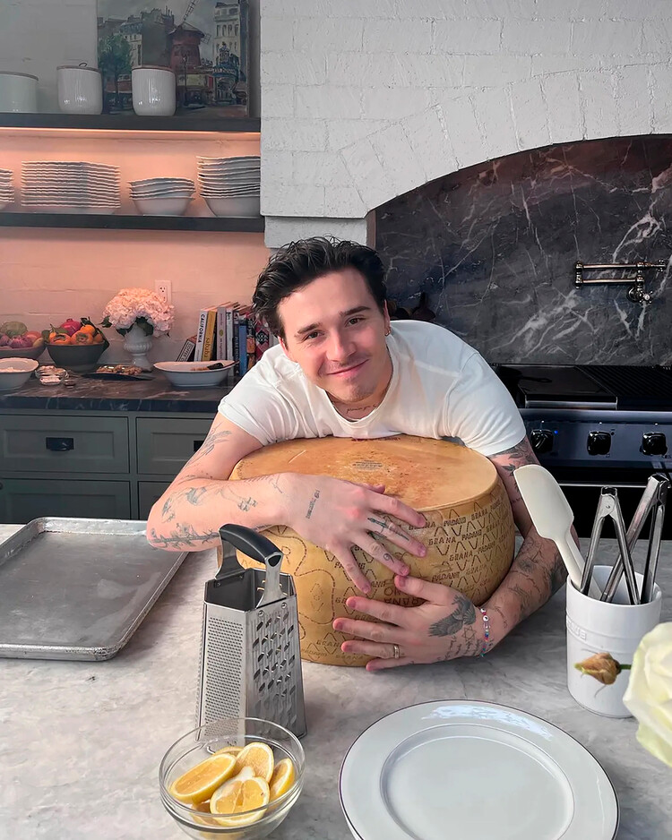 Бруклин Бекхэм запустил собственное кулинарное онлайн-шоу Cookin&rsquo; with Brooklyn на YouTube