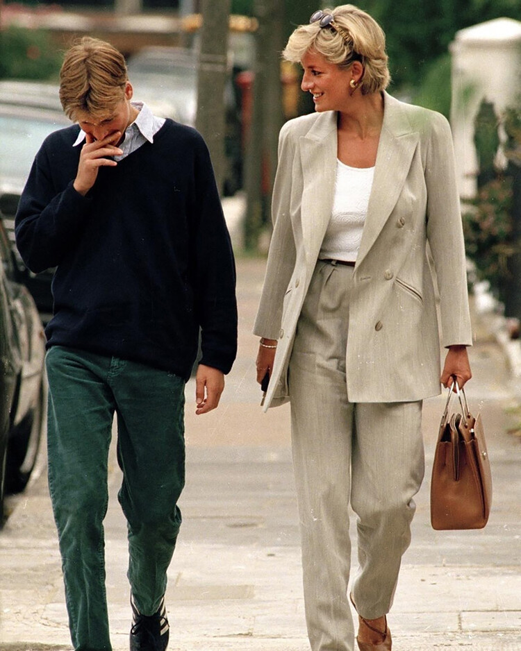 Последнее публичное фото принцессы Дианы и принца Уильяма вместе, август 1997 года