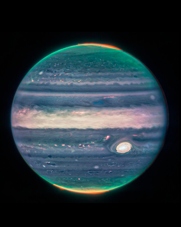 Телескоп Джеймса Уэбба сфотографировал незнакомые человечеству полярные сияния Юпитера