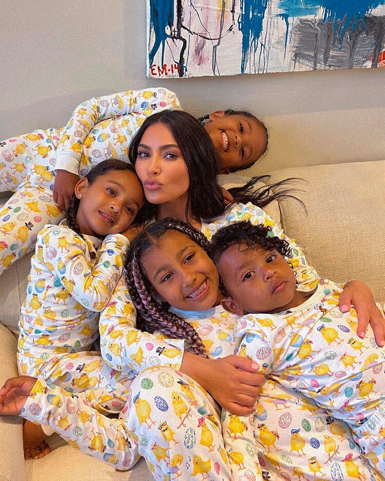 Ким Кардашьян с детьми, 2022