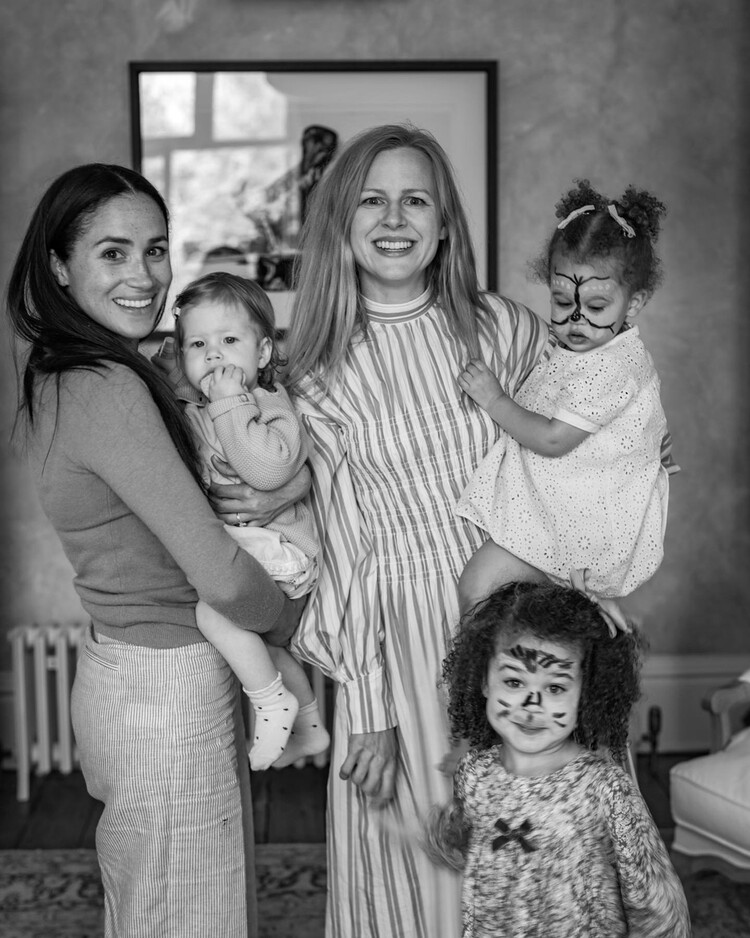 Меган Маркл с дочерью, Лилибет и подругой с детьми во время первого дня рождения малышки в коттедже Фрогмор, 04 июня 2022 года, Лондон, Англия&nbsp;