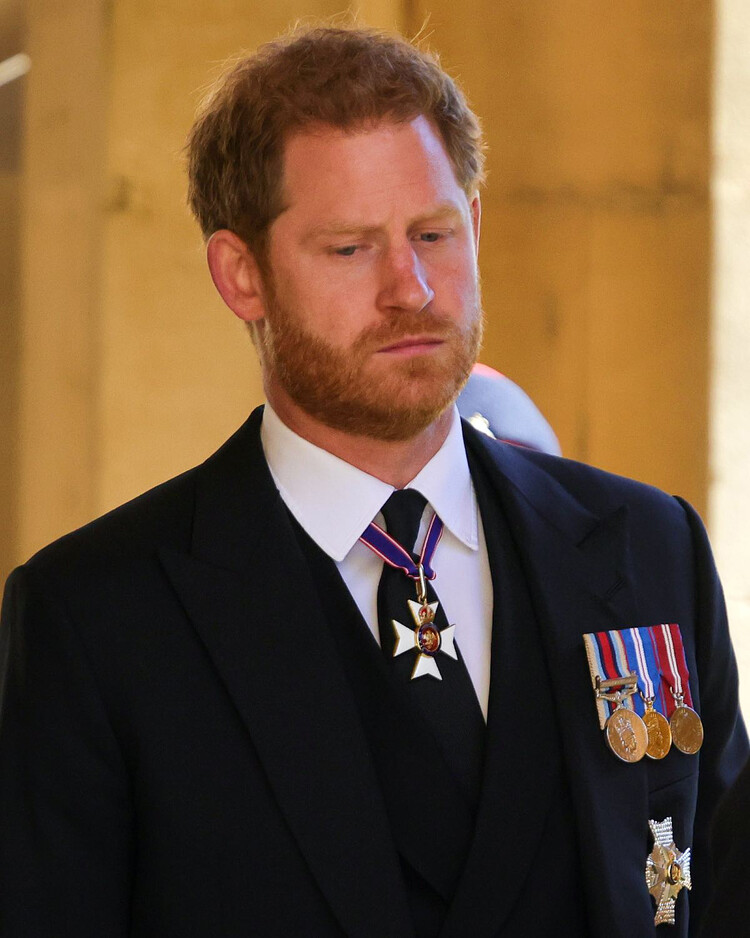 Принц Гарри боялся лететь в Великобританию на похороны принца Филиппа