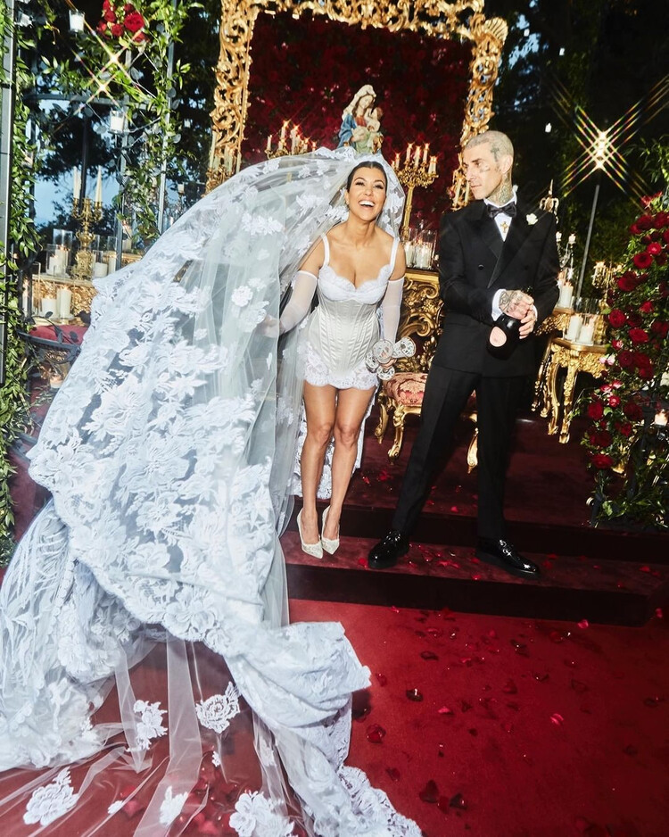 La Dolce Vita! Свадьба Кортни Кардашьян и Трэвиса Баркера спонсировалась Dolce &amp; Gabbana