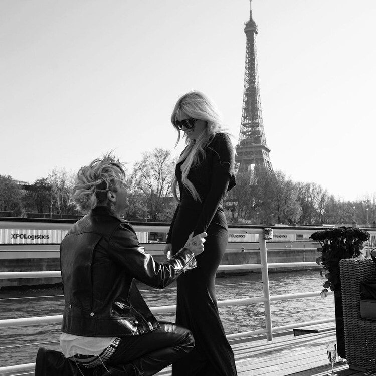 Рэпер сделал предложение руки и сердца в самом сердце Парижа